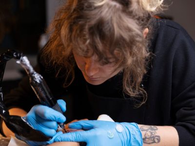 Guide to Pain Management During a Tattoo Session